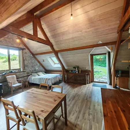 Cosy A L'etage D'une Grange De Montagne *
