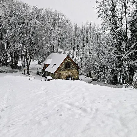 Cosy A L'etage D'une Grange De Montagne Ercé